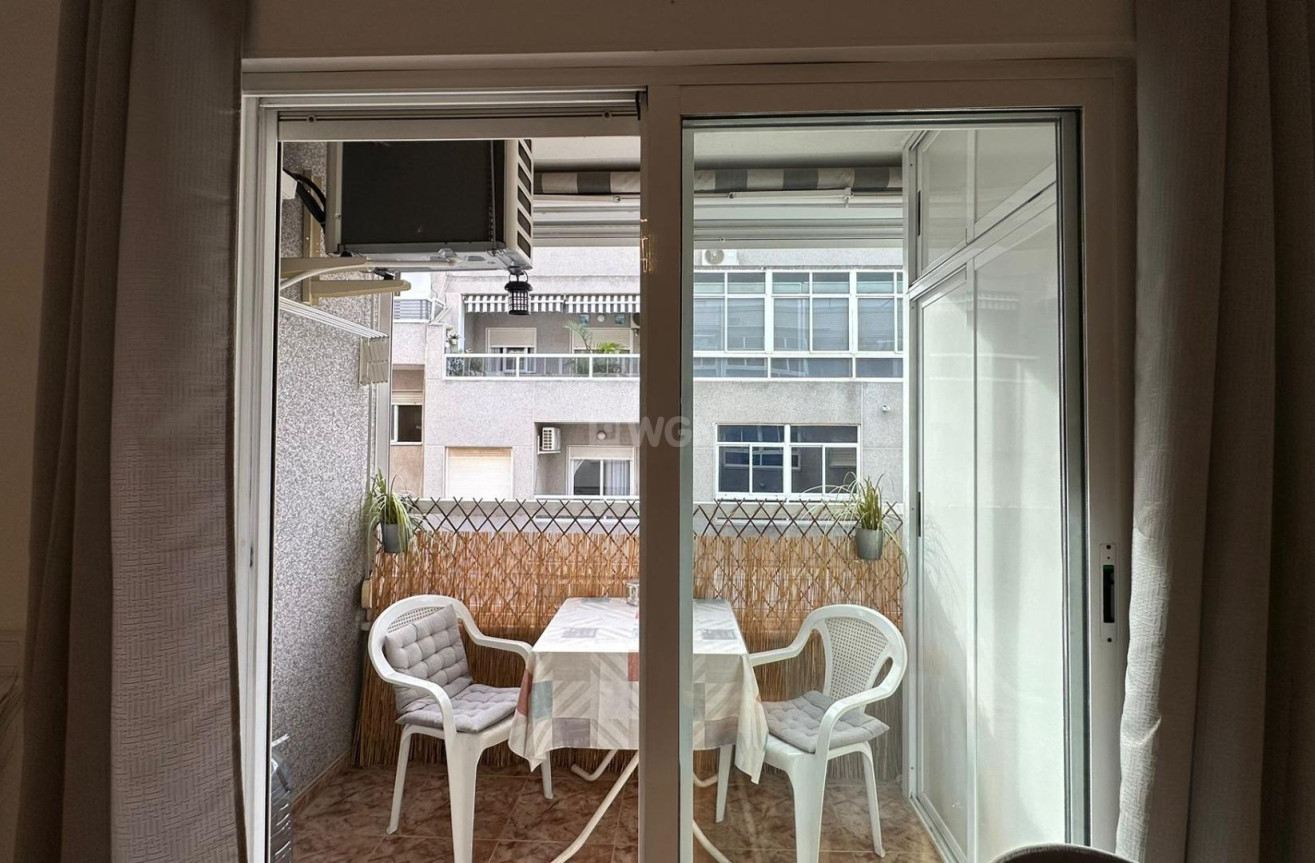 Odsprzedaż - Mieszkanie w bloku - Torrevieja - Estacion De Autobuses