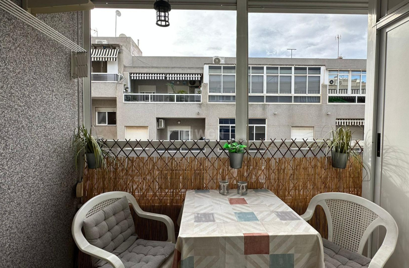 Odsprzedaż - Mieszkanie w bloku - Torrevieja - Estacion De Autobuses