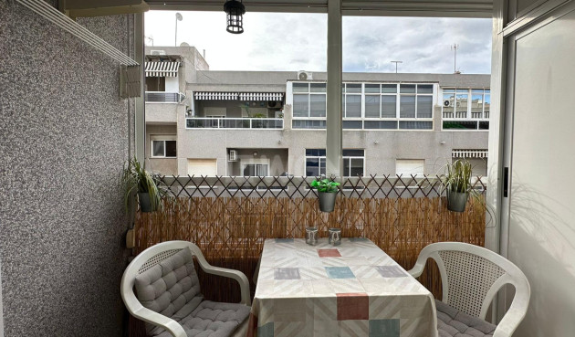 Odsprzedaż - Mieszkanie w bloku - Torrevieja - Estacion De Autobuses