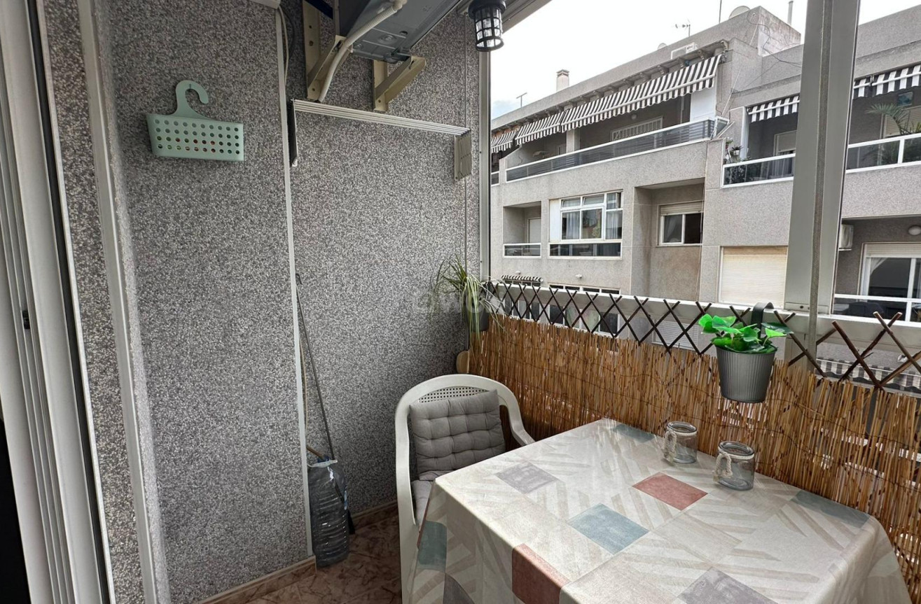 Odsprzedaż - Mieszkanie w bloku - Torrevieja - Estacion De Autobuses