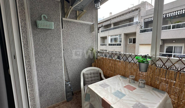 Odsprzedaż - Mieszkanie w bloku - Torrevieja - Estacion De Autobuses