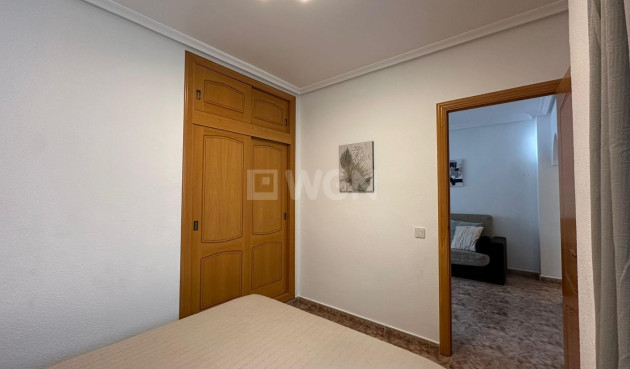 Odsprzedaż - Mieszkanie w bloku - Torrevieja - Estacion De Autobuses