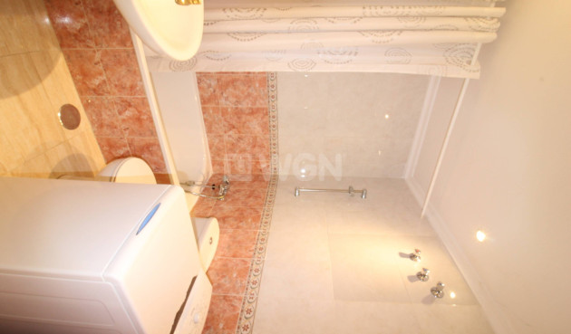 Odsprzedaż - Mieszkanie w bloku - Torrevieja - Centro