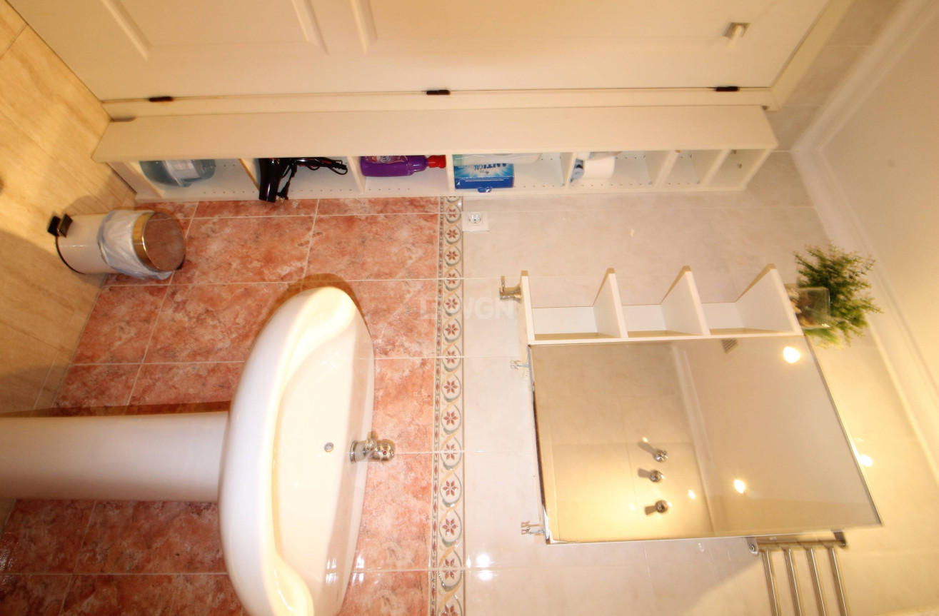 Odsprzedaż - Mieszkanie w bloku - Torrevieja - Centro