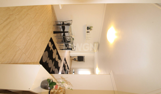 Odsprzedaż - Mieszkanie w bloku - Torrevieja - Centro