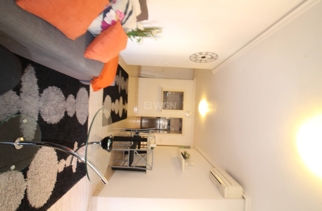 Odsprzedaż - Mieszkanie w bloku - Torrevieja - Centro