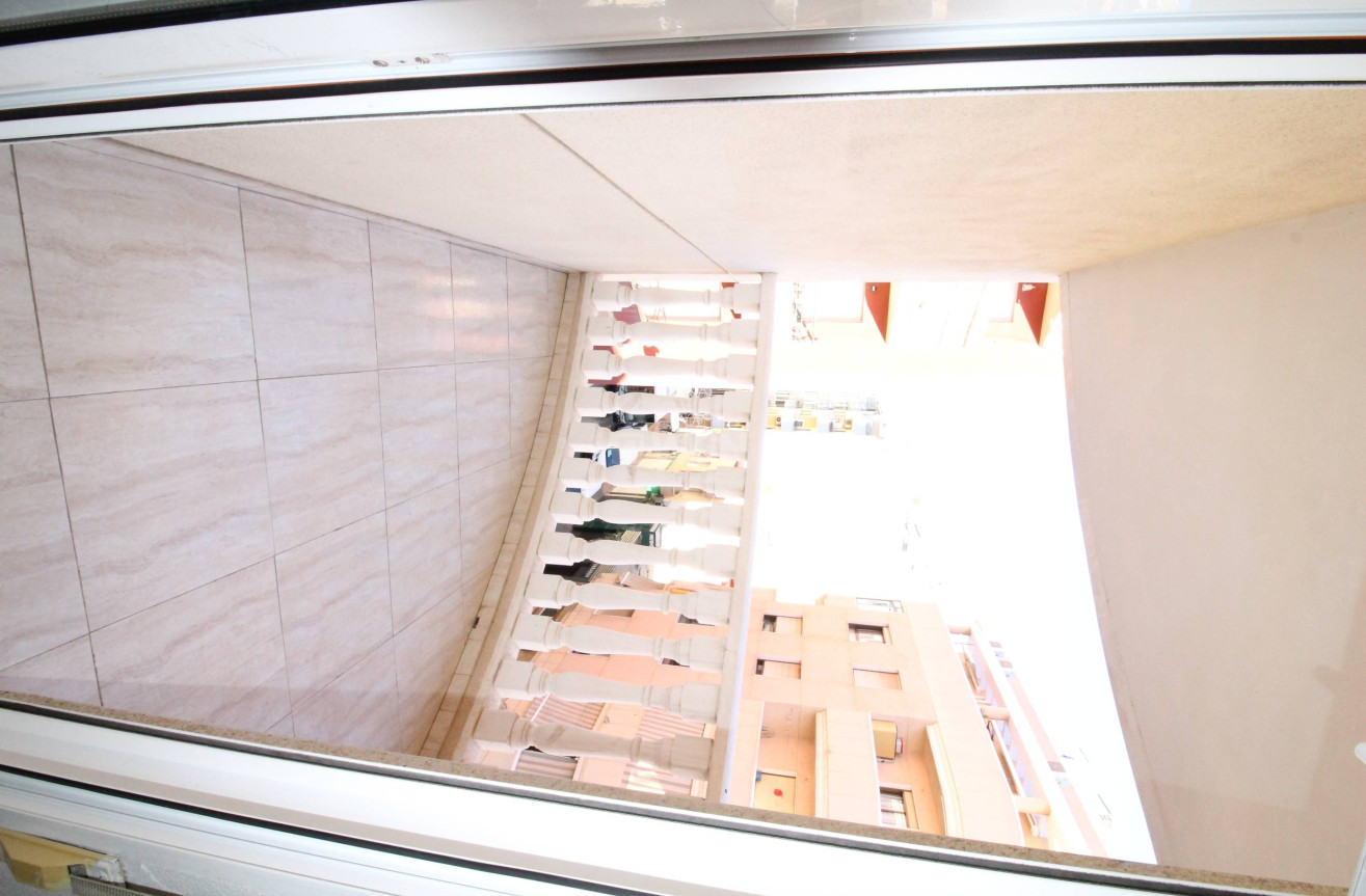 Odsprzedaż - Mieszkanie w bloku - Torrevieja - Centro