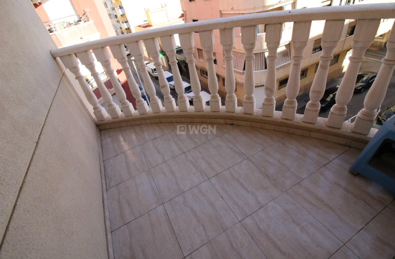 Odsprzedaż - Mieszkanie w bloku - Torrevieja - Centro