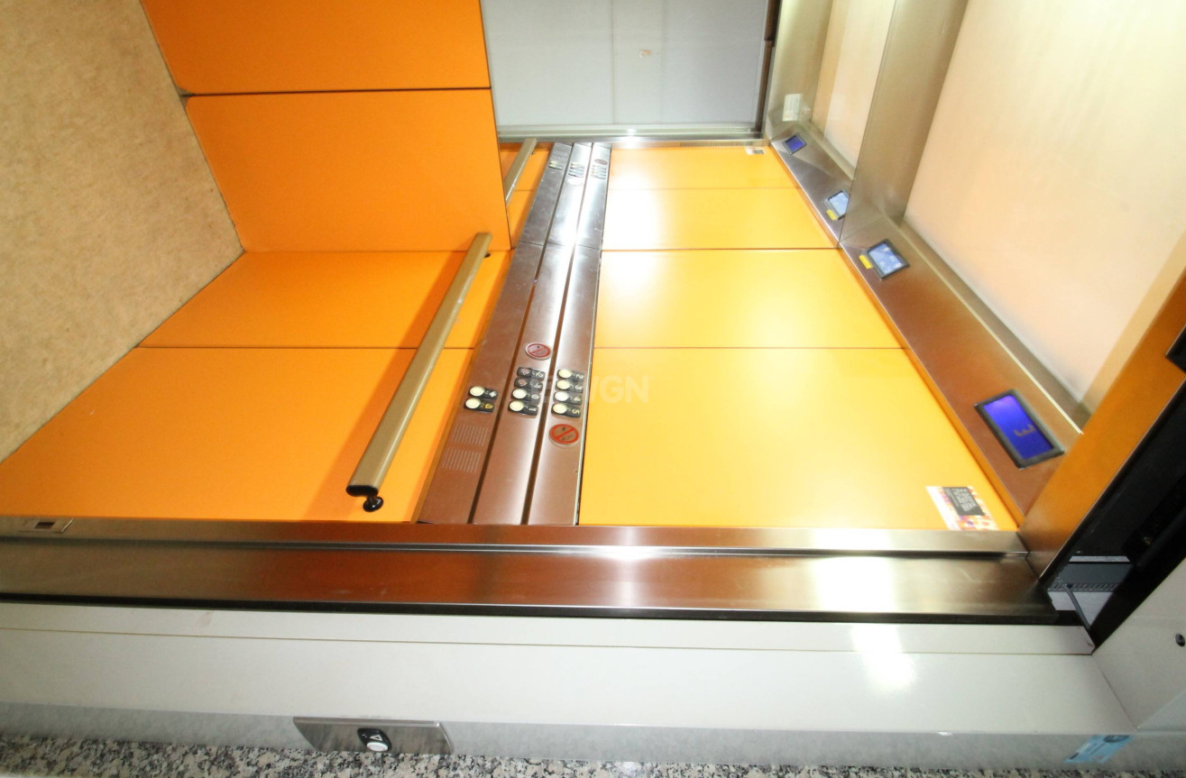 Odsprzedaż - Mieszkanie w bloku - Torrevieja - Centro