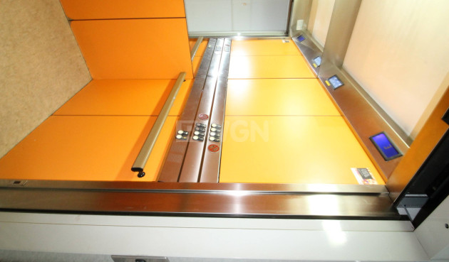 Odsprzedaż - Mieszkanie w bloku - Torrevieja - Centro