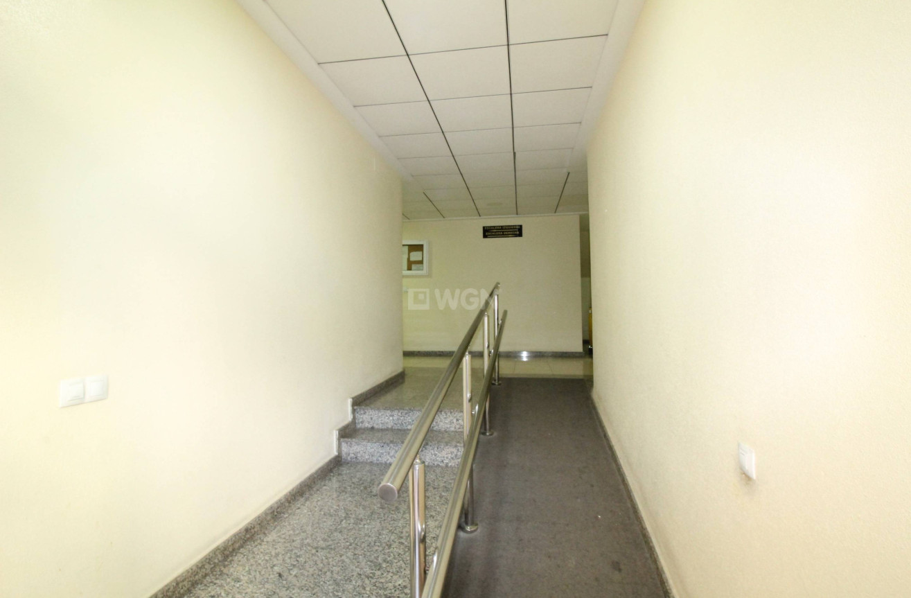 Odsprzedaż - Mieszkanie w bloku - Torrevieja - Centro