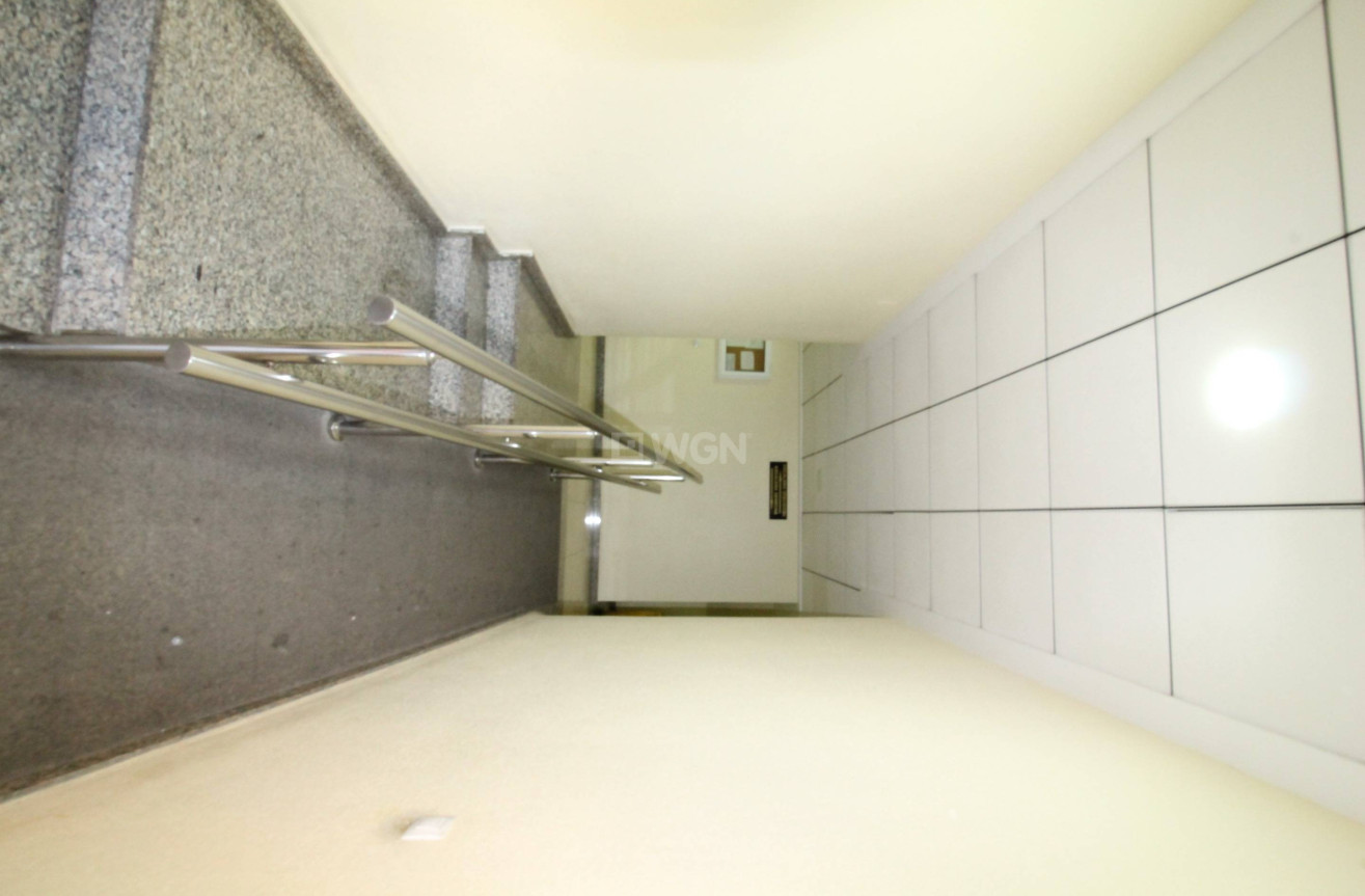 Odsprzedaż - Mieszkanie w bloku - Torrevieja - Centro