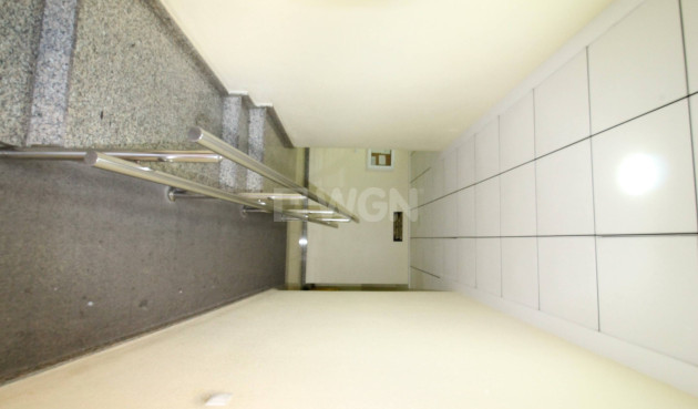 Odsprzedaż - Mieszkanie w bloku - Torrevieja - Centro