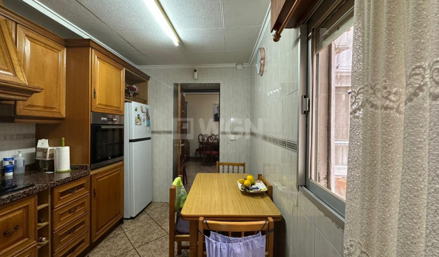 Odsprzedaż - Mieszkanie w bloku - Torrevieja - Estacion De Autobuses