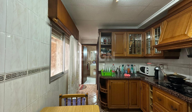 Odsprzedaż - Mieszkanie w bloku - Torrevieja - Estacion De Autobuses