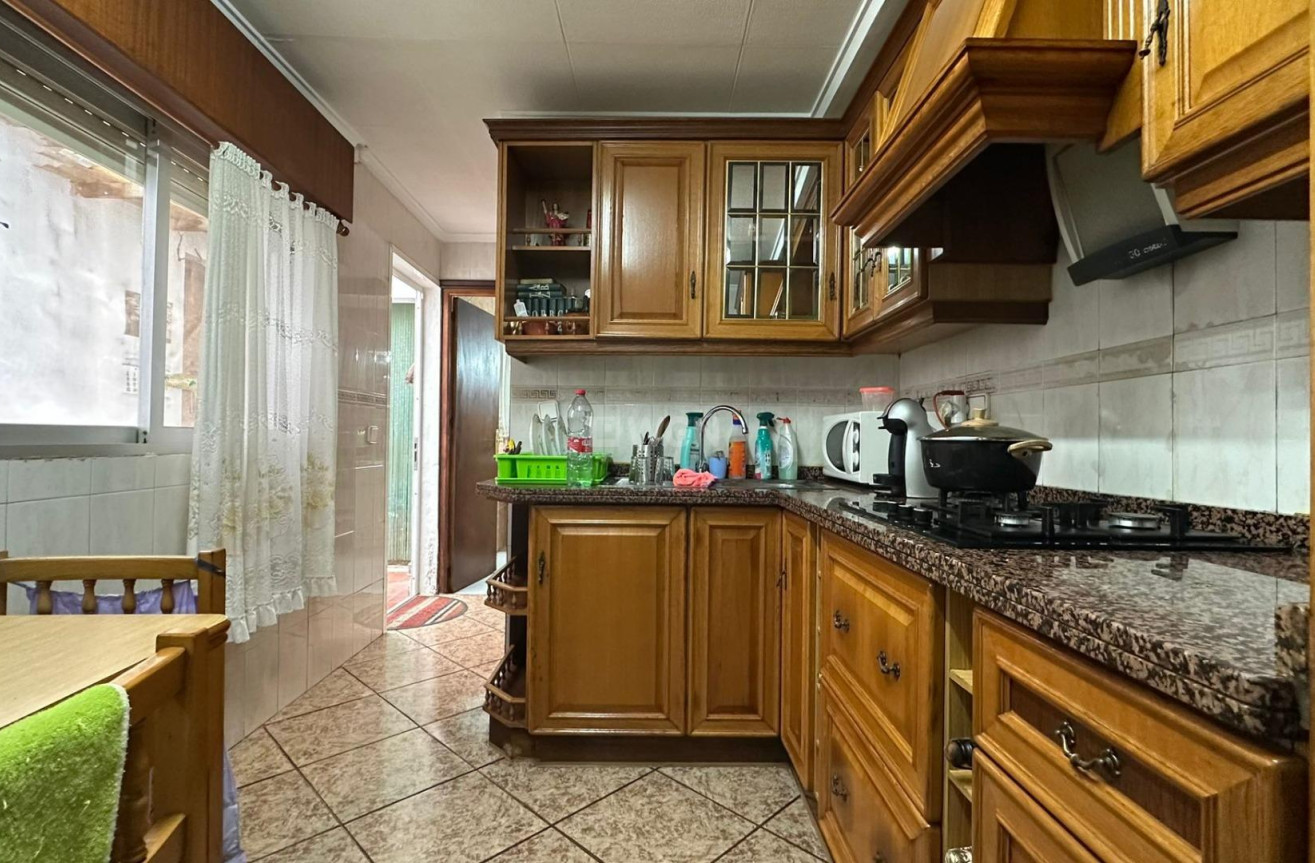 Odsprzedaż - Mieszkanie w bloku - Torrevieja - Estacion De Autobuses