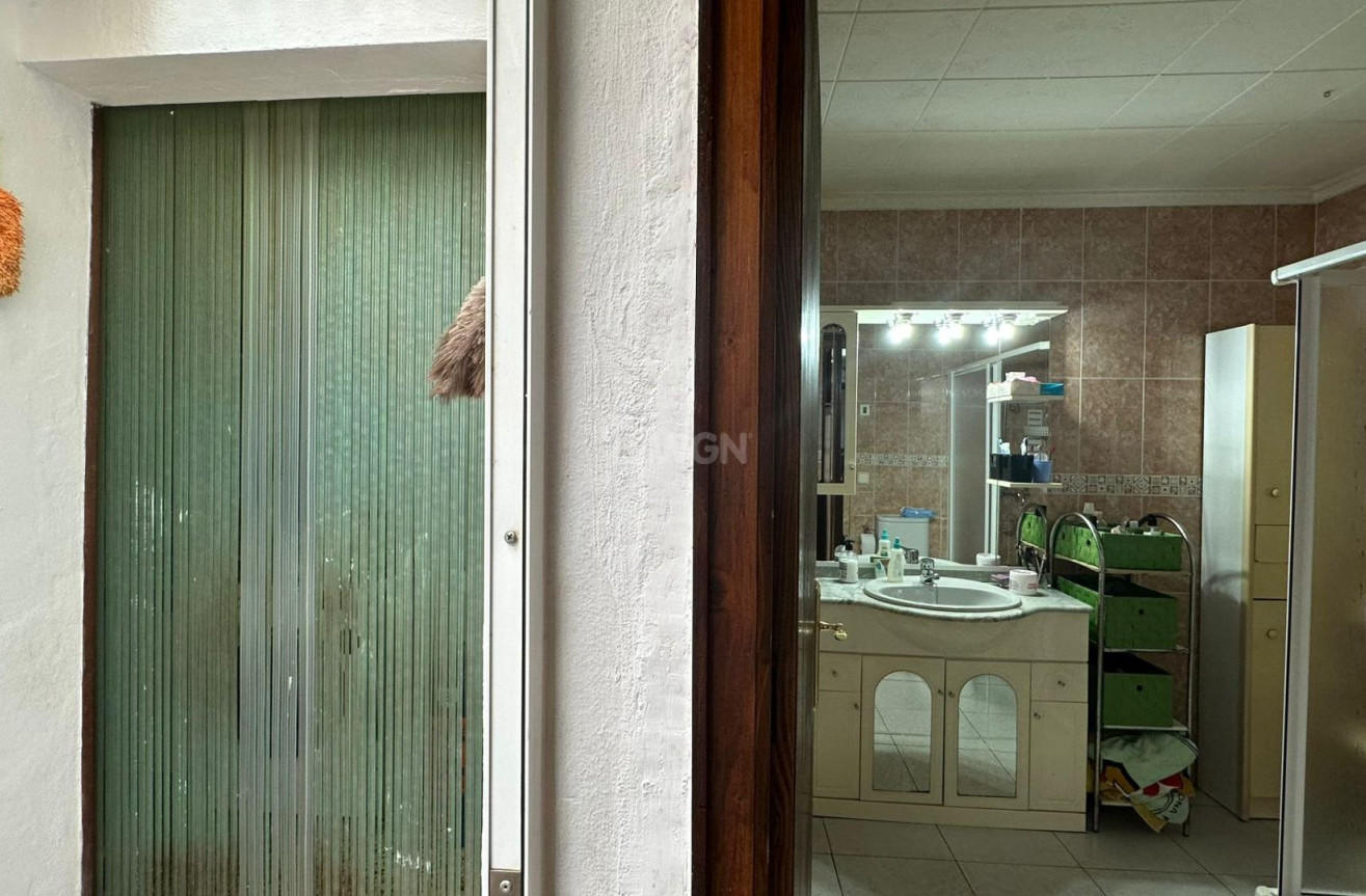 Odsprzedaż - Mieszkanie w bloku - Torrevieja - Estacion De Autobuses