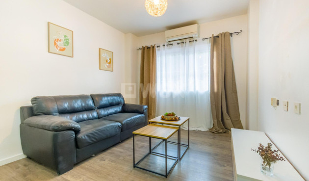 Odsprzedaż - Mieszkanie w bloku - Torrevieja - Estacion De Autobuses