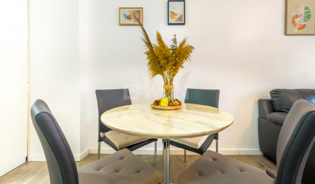 Odsprzedaż - Mieszkanie w bloku - Torrevieja - Estacion De Autobuses