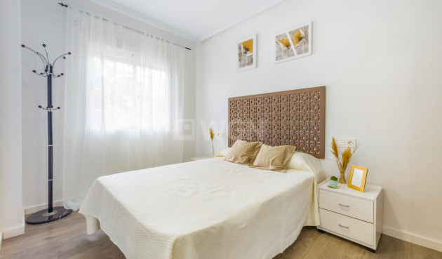 Odsprzedaż - Mieszkanie w bloku - Torrevieja - Estacion De Autobuses