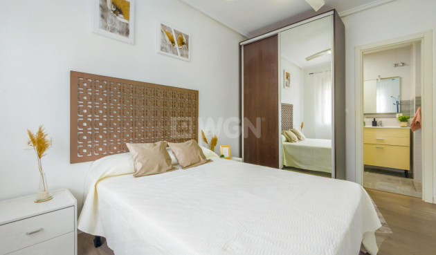 Odsprzedaż - Mieszkanie w bloku - Torrevieja - Estacion De Autobuses