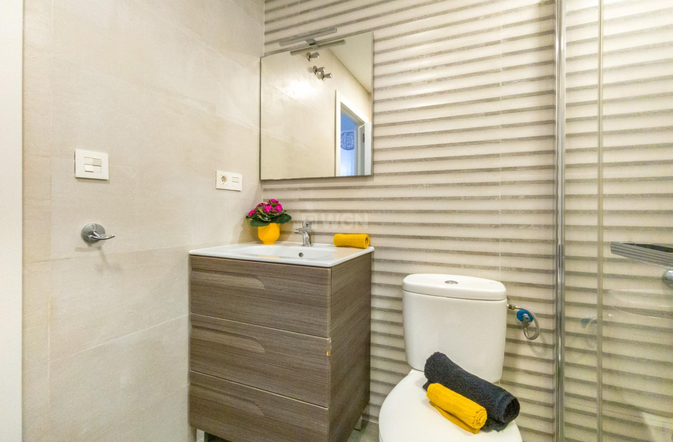 Odsprzedaż - Mieszkanie w bloku - Torrevieja - Estacion De Autobuses