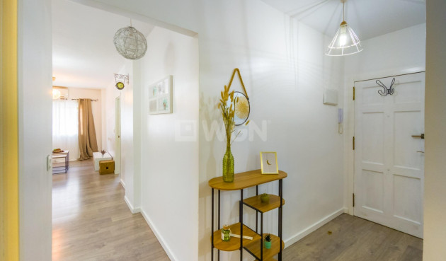 Odsprzedaż - Mieszkanie w bloku - Torrevieja - Estacion De Autobuses