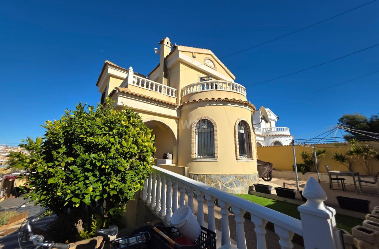 Resale - Villa - Orihuela Costa - Villamartín-las Filipinas