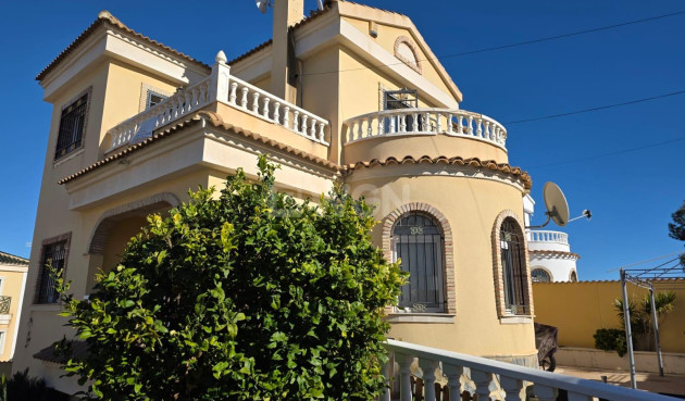 Resale - Villa - Orihuela Costa - Villamartín-las Filipinas