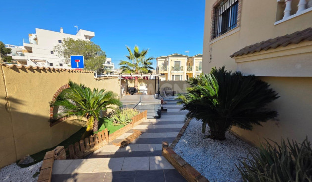 Resale - Villa - Orihuela Costa - Villamartín-las Filipinas