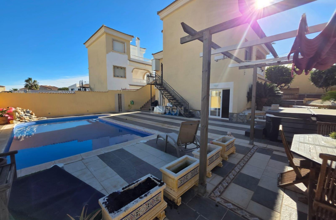 Resale - Villa - Orihuela Costa - Villamartín-las Filipinas
