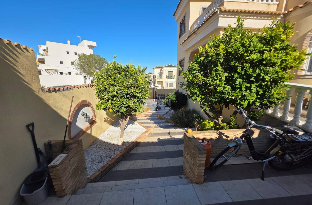 Resale - Villa - Orihuela Costa - Villamartín-las Filipinas