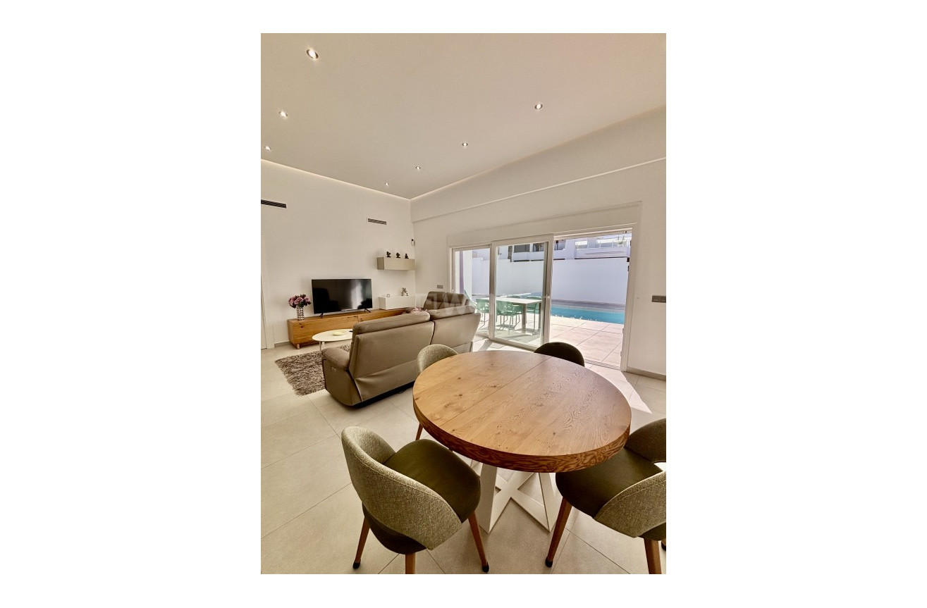 Odsprzedaż - Villa - Benijofar - Costa Blanca