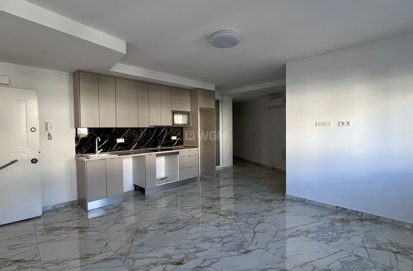 Odsprzedaż - Mieszkanie w bloku - Torrevieja - PLAYA LOS LOCOS