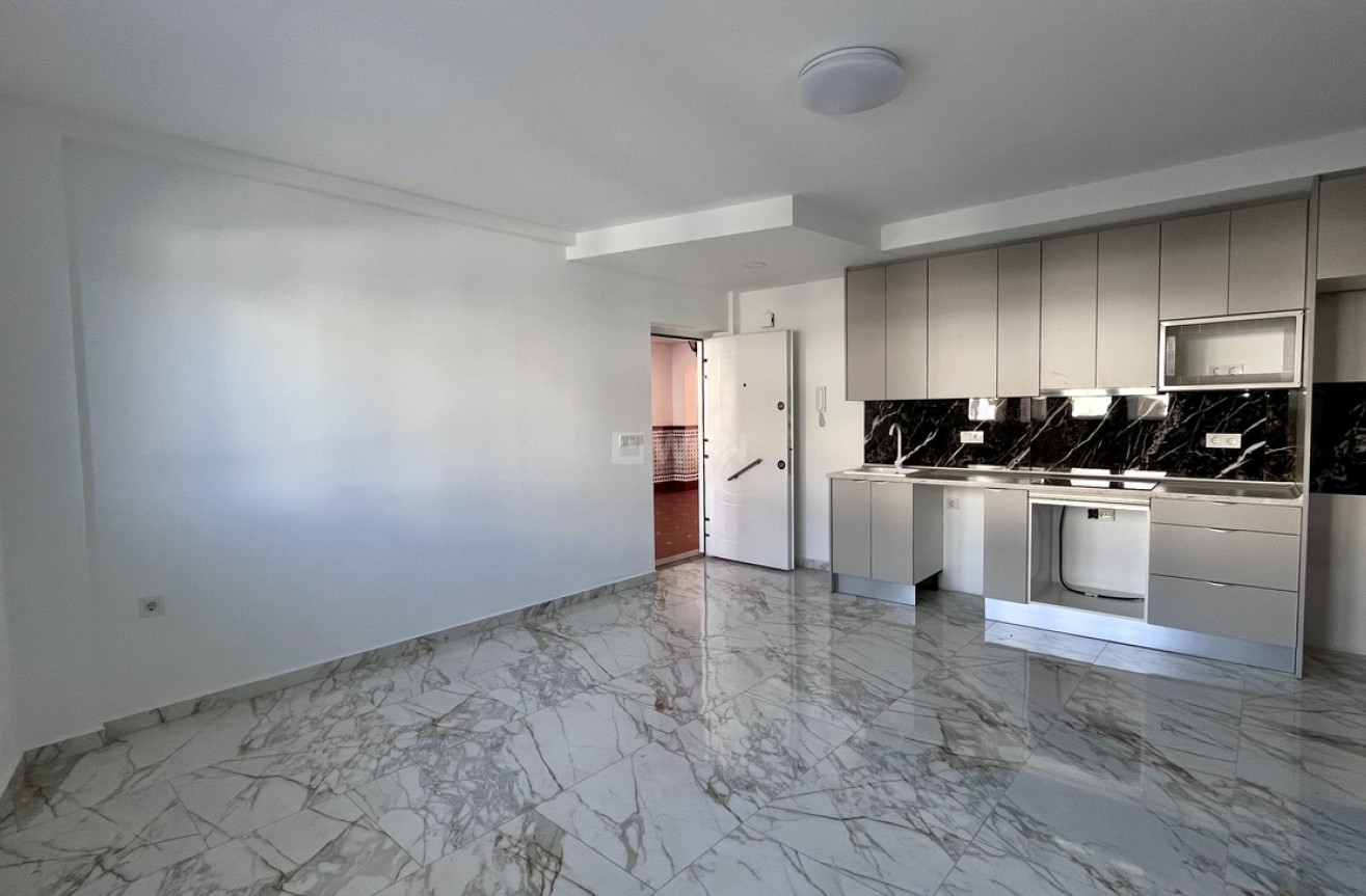 Odsprzedaż - Mieszkanie w bloku - Torrevieja - PLAYA LOS LOCOS