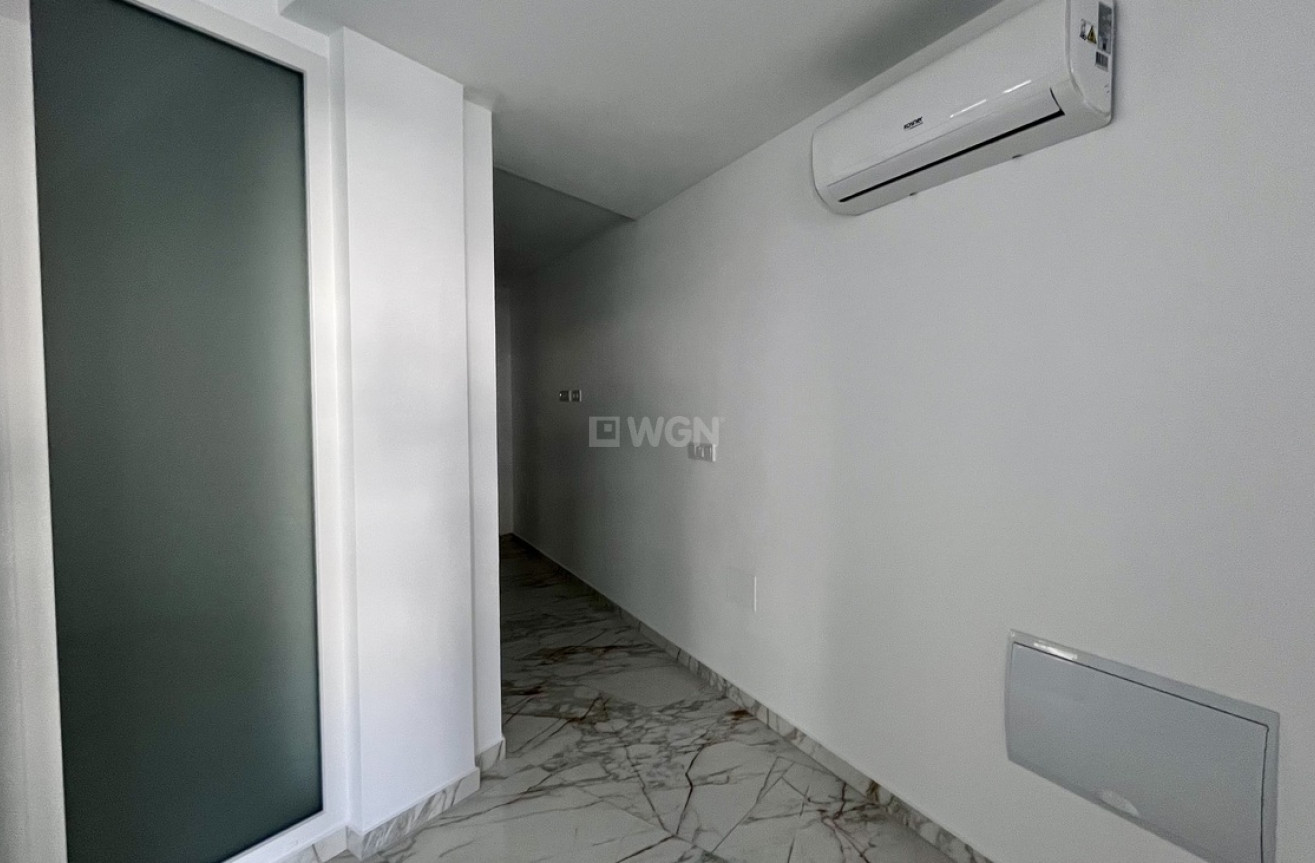 Odsprzedaż - Mieszkanie w bloku - Torrevieja - PLAYA LOS LOCOS