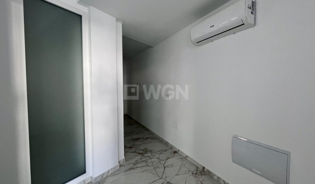 Odsprzedaż - Mieszkanie w bloku - Torrevieja - PLAYA LOS LOCOS