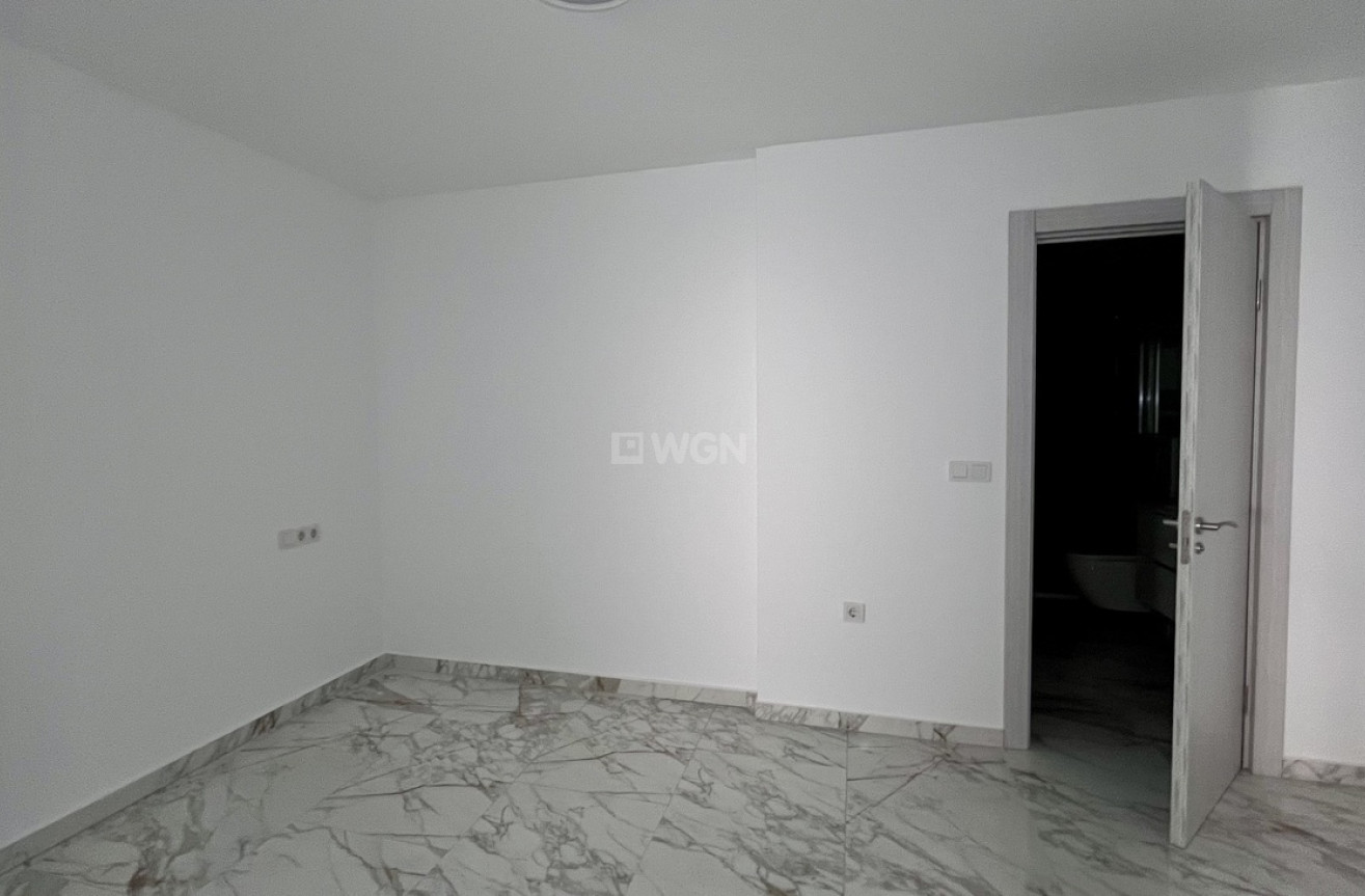 Odsprzedaż - Mieszkanie w bloku - Torrevieja - PLAYA LOS LOCOS