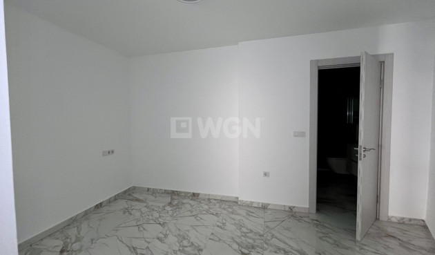 Odsprzedaż - Mieszkanie w bloku - Torrevieja - PLAYA LOS LOCOS