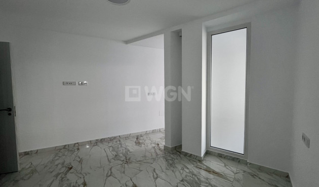 Odsprzedaż - Mieszkanie w bloku - Torrevieja - PLAYA LOS LOCOS