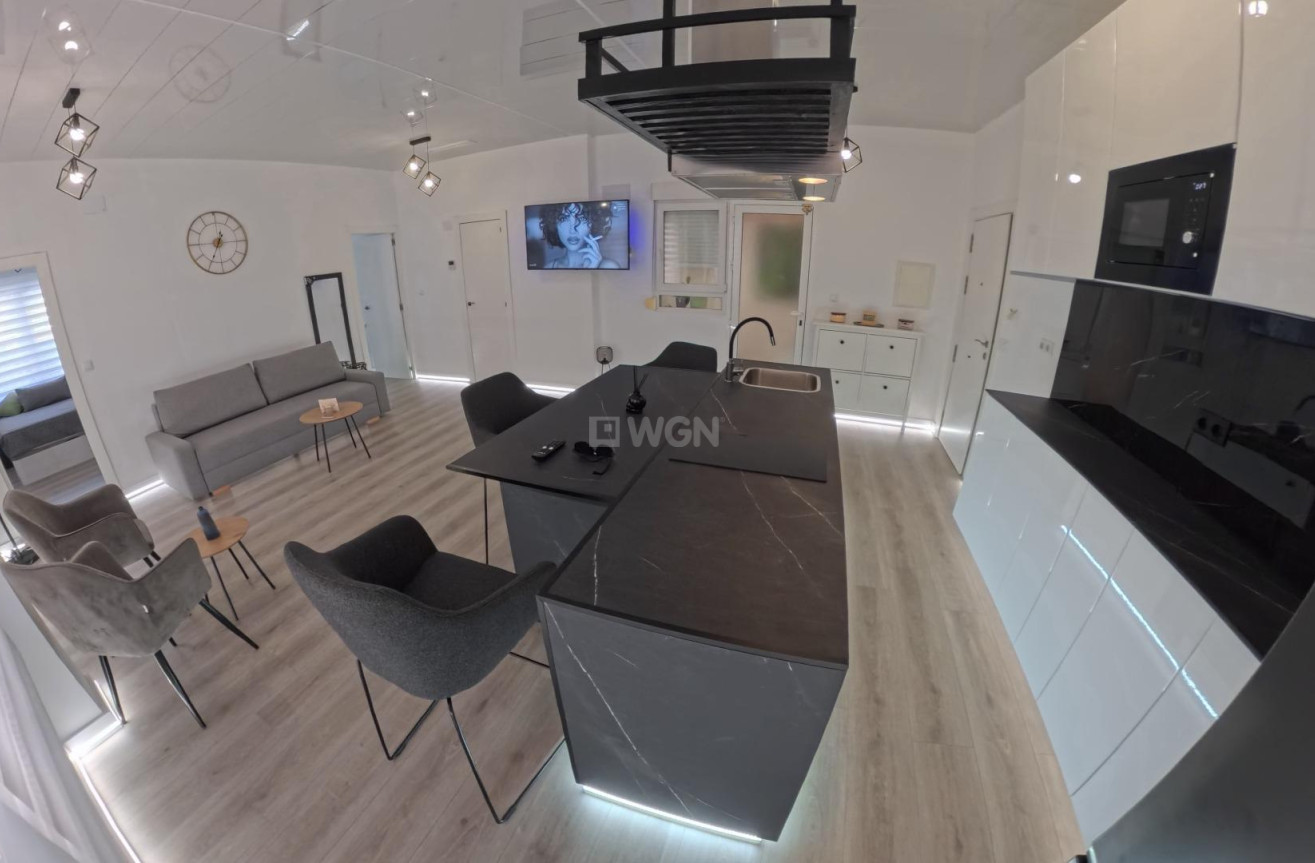 Odsprzedaż - Mieszkanie w bloku - Torrevieja - Playa del Cura