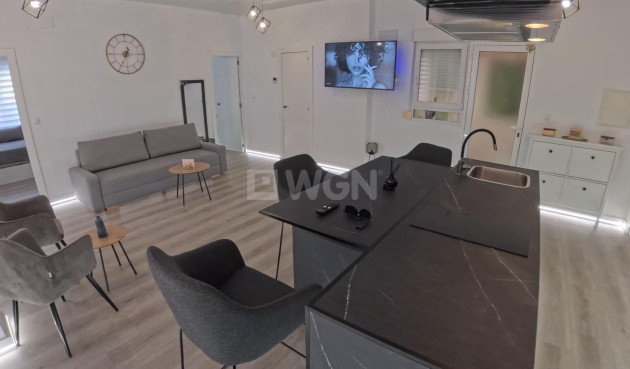 Odsprzedaż - Mieszkanie w bloku - Torrevieja - Playa del Cura