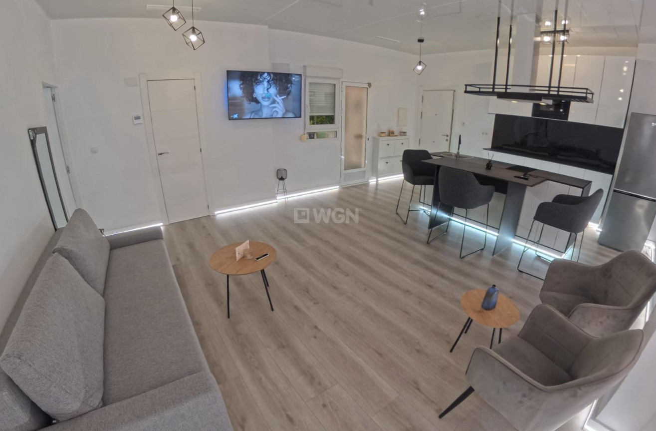 Odsprzedaż - Mieszkanie w bloku - Torrevieja - Playa del Cura