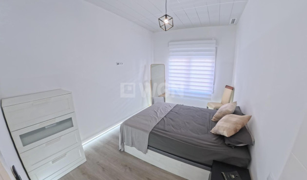 Odsprzedaż - Mieszkanie w bloku - Torrevieja - Playa del Cura