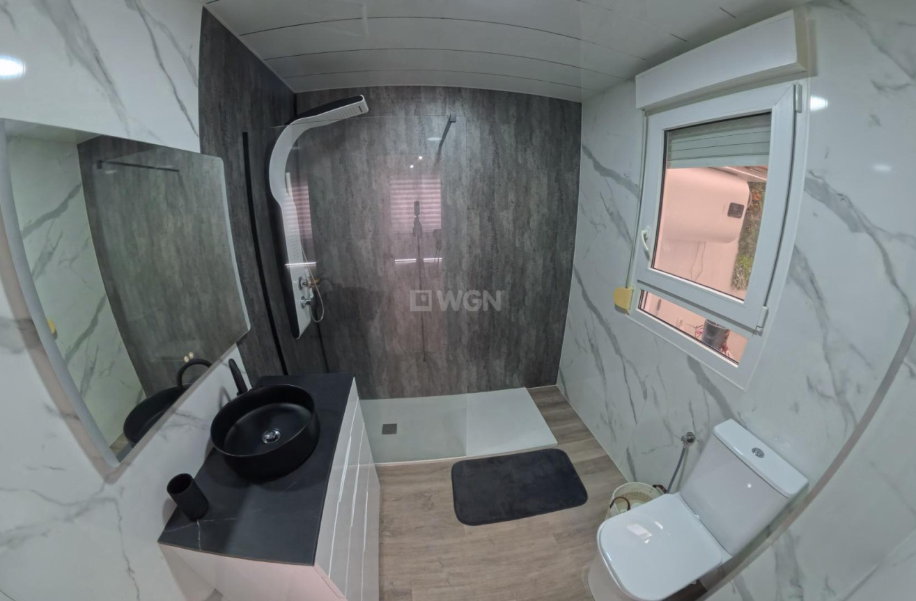 Odsprzedaż - Mieszkanie w bloku - Torrevieja - Playa del Cura