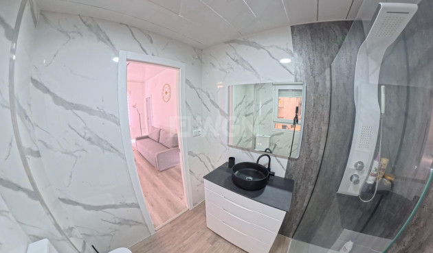 Odsprzedaż - Mieszkanie w bloku - Torrevieja - Playa del Cura