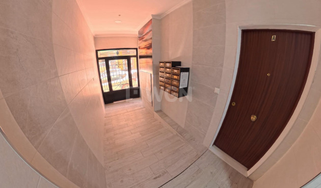 Odsprzedaż - Mieszkanie w bloku - Torrevieja - Playa del Cura