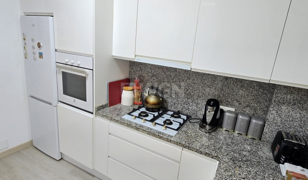 Odsprzedaż - Mieszkanie w bloku - Alcaucín - Inland