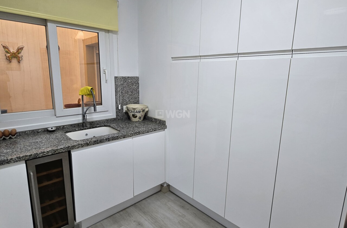 Odsprzedaż - Mieszkanie w bloku - Alcaucín - Inland