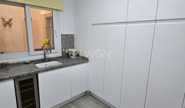 Odsprzedaż - Mieszkanie w bloku - Alcaucín - Inland